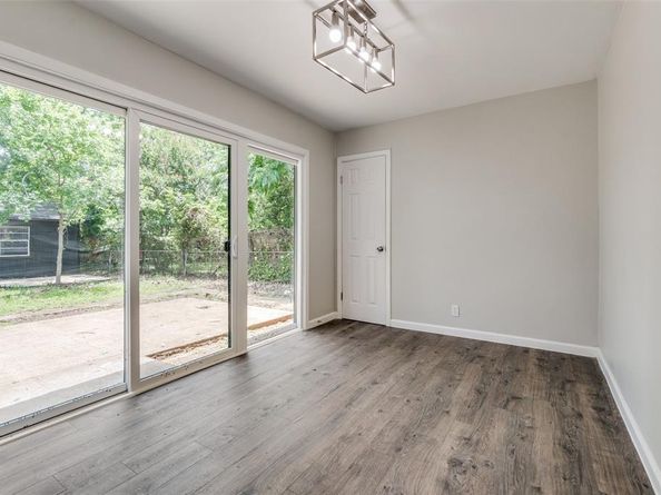2406  Globe Avenue , Dallas Texas 75228