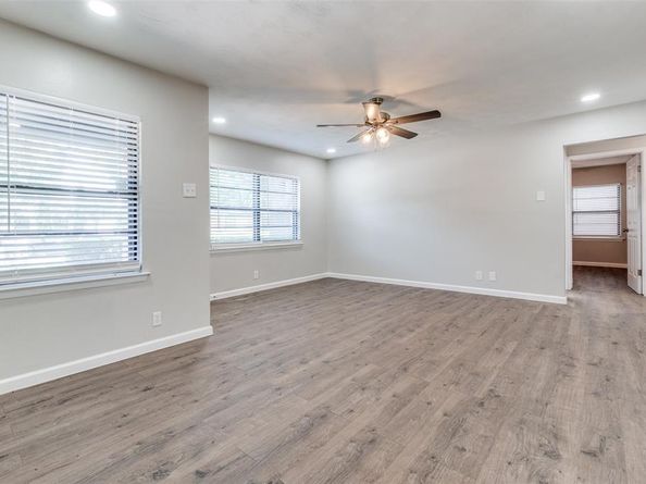 2406  Globe Avenue , Dallas Texas 75228