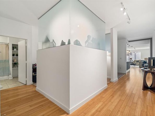 4040 N Hall Street  109, Dallas Texas 75219