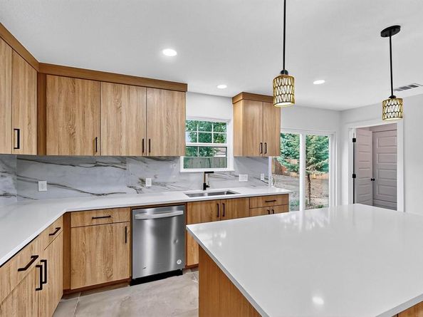 1105  Ryan Avenue , Carrollton Texas 75006