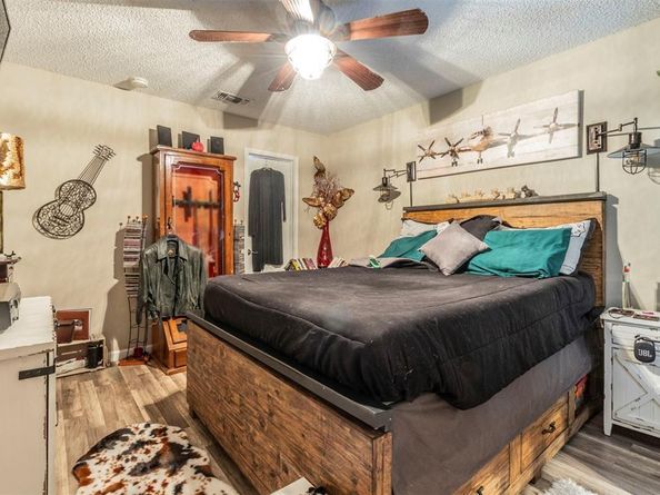 5818  Santa Fe Drive , Arlington Texas 76017