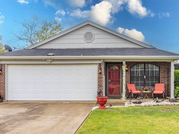 5818  Santa Fe Drive , Arlington Texas 76017