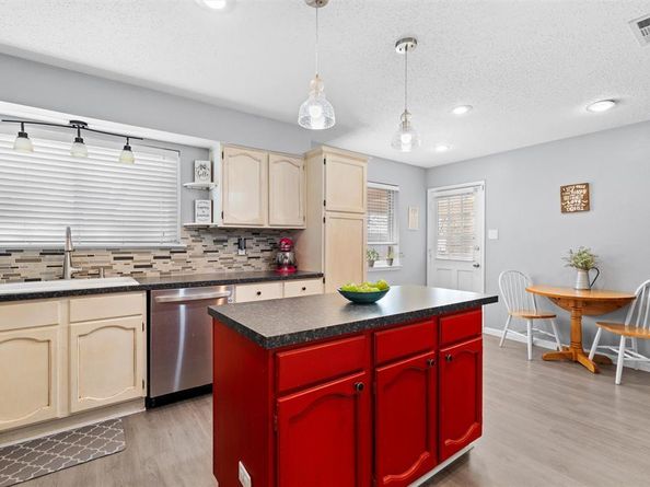 206  Nettletree Street , Arlington Texas 76018