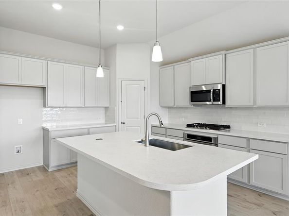913  Schuberts Road , Justin Texas 76247