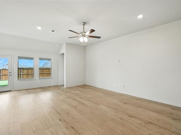 913  Schuberts Road , Justin Texas 76247