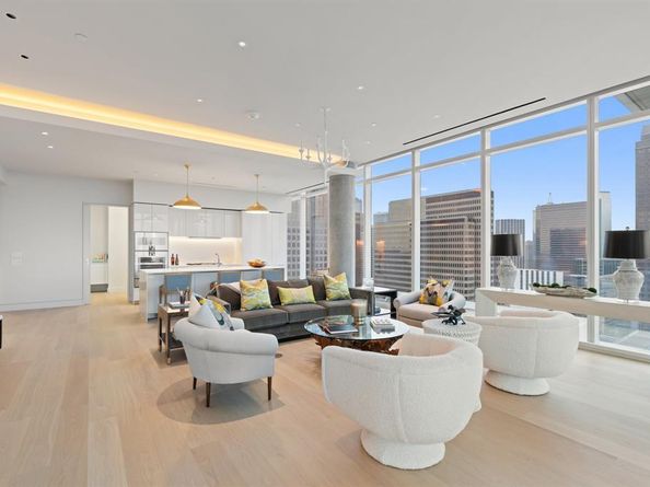 1747  Leonard Street  2402, Dallas Texas 75201