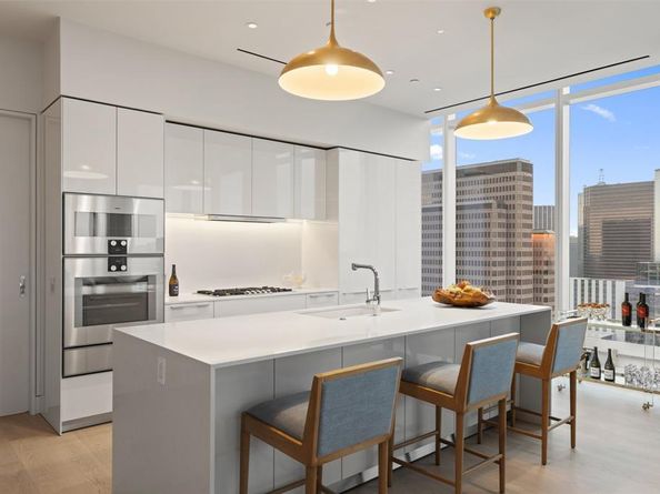 1747  Leonard Street  2402, Dallas Texas 75201