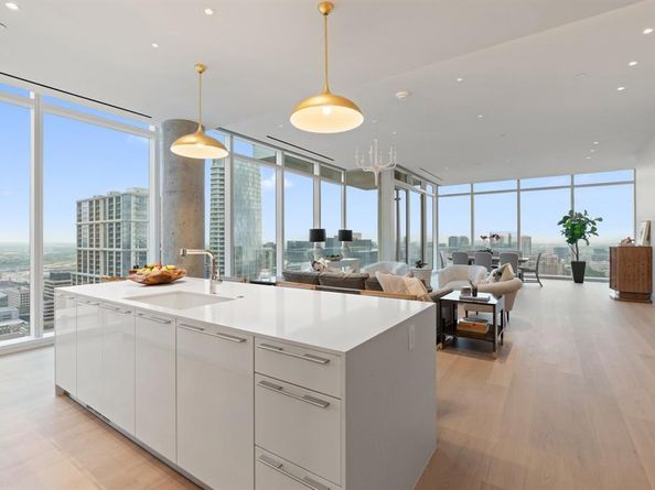 1747  Leonard Street  2402, Dallas Texas 75201