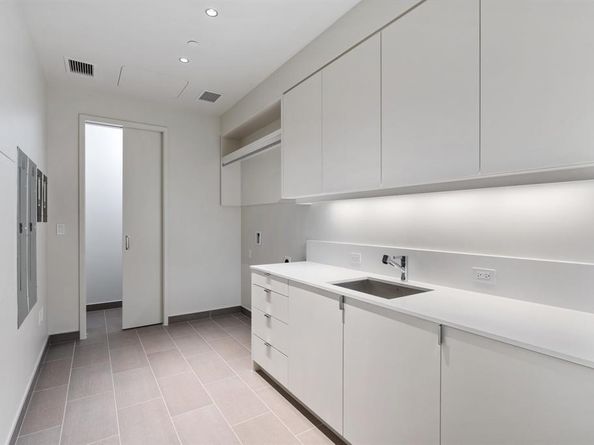 1747  Leonard Street  2402, Dallas Texas 75201