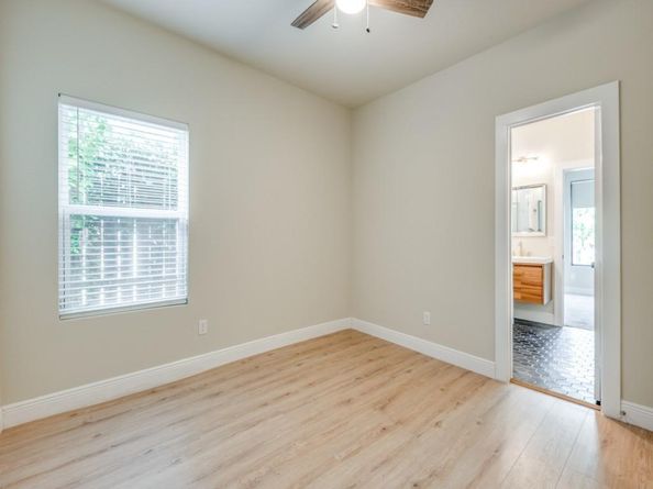 929 S Marlborough Avenue , Dallas Texas 75208