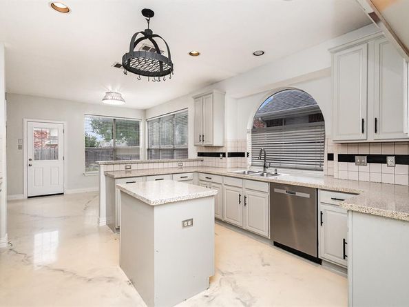 9213  Royal Burgess Drive , Rowlett Texas 75089
