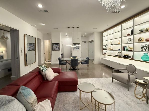 2200  Victory Avenue  2306, Dallas Texas 75219