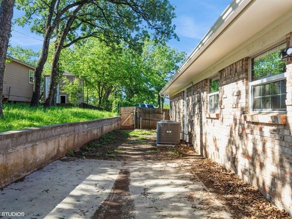 2421  Mercedes Road , Denton Texas 76205