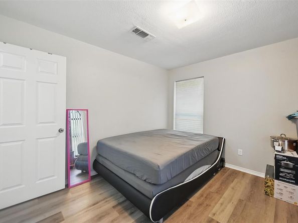 2701  Mims Street , Fort Worth Texas 76112