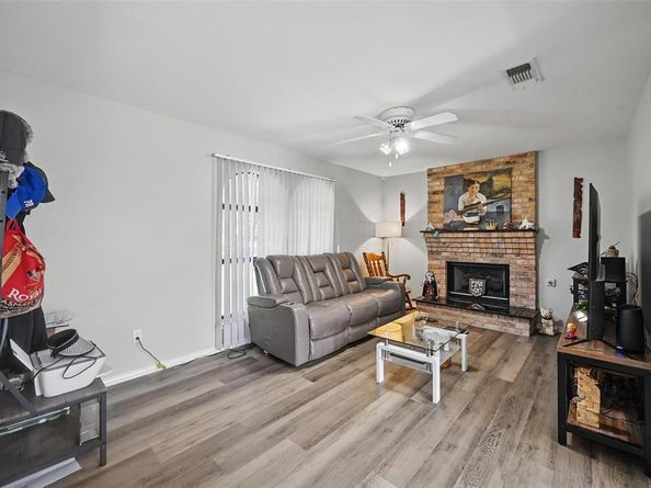 2701  Mims Street , Fort Worth Texas 76112