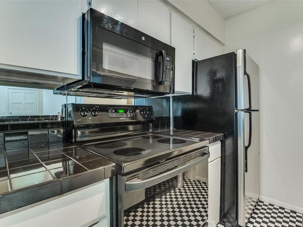 4211  Holland Avenue  206, Dallas Texas 75219