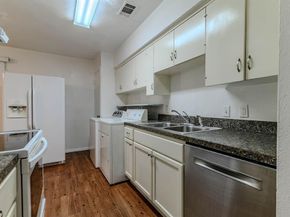 3213  Thames Street , Irving Texas 75062