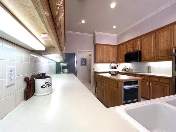 721  Village Green Drive , DeSoto Texas 75115