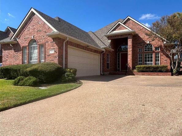 721  Village Green Drive , DeSoto Texas 75115