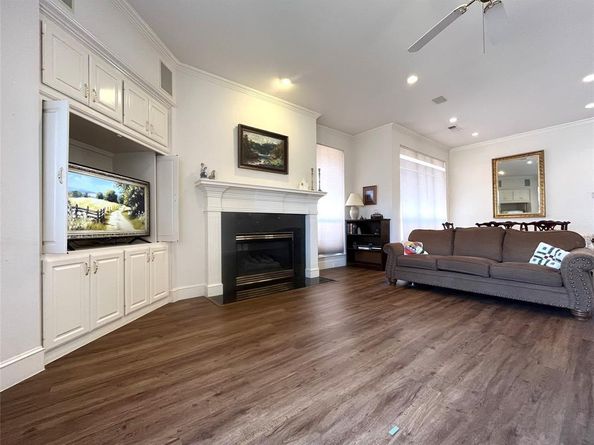 721  Village Green Drive , DeSoto Texas 75115