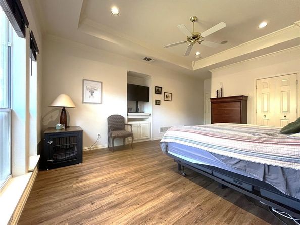 721  Village Green Drive , DeSoto Texas 75115