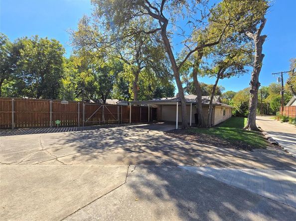 1019  Springbrook Drive , Plano Texas 75075