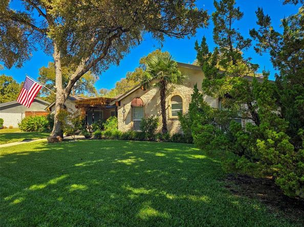 1019  Springbrook Drive , Plano Texas 75075