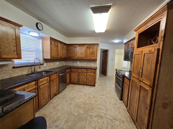 1019  Springbrook Drive , Plano Texas 75075