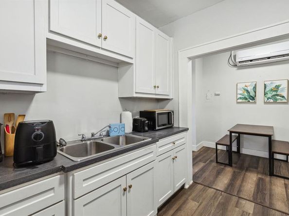 112 W 8th Street , Dallas Texas 75208