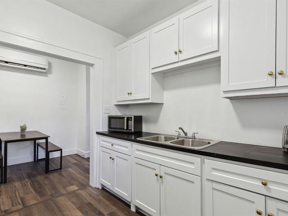 112 W 8th Street , Dallas Texas 75208