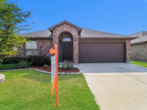 1113  Forest Glen Drive , Azle Texas 76020