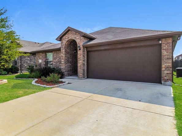 1113  Forest Glen Drive , Azle Texas 76020