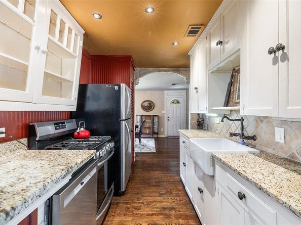 3022  Aster Street , Dallas Texas 75211
