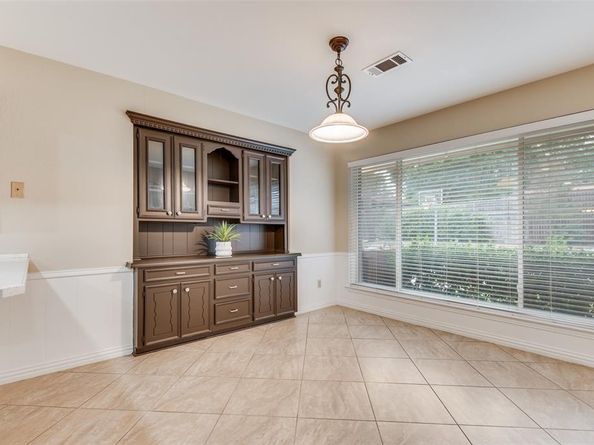 1317  Broadmoor Lane , Irving Texas 75061