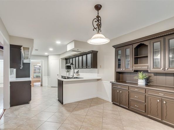 1317  Broadmoor Lane , Irving Texas 75061