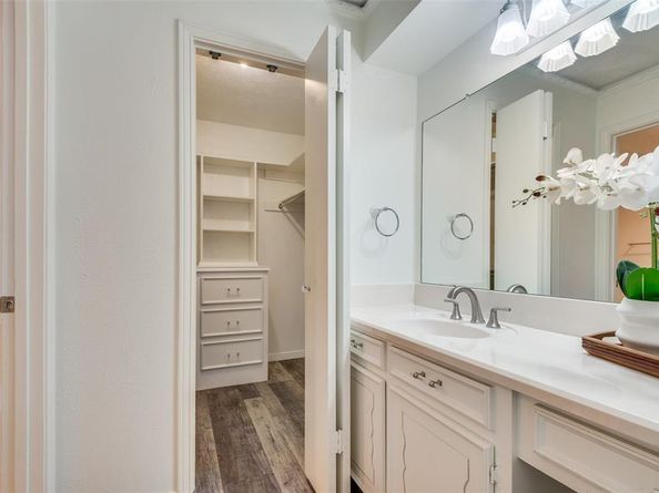 1317  Broadmoor Lane , Irving Texas 75061