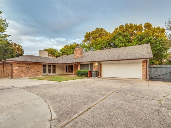 1317  Broadmoor Lane , Irving Texas 75061
