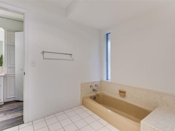 1317  Broadmoor Lane , Irving Texas 75061