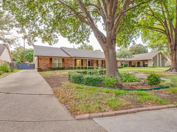 1317  Broadmoor Lane , Irving Texas 75061