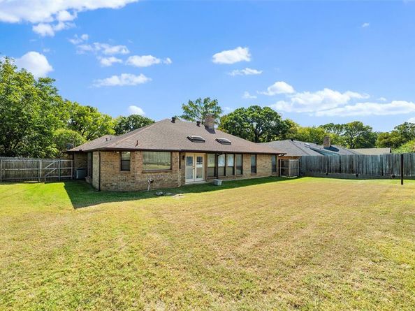 2009  Turf Club Drive , Arlington Texas 76017