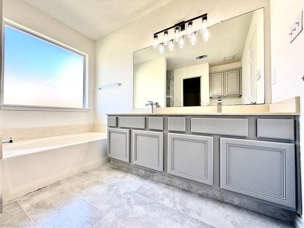 6716  Valley Branch Drive , Arlington Texas 76001