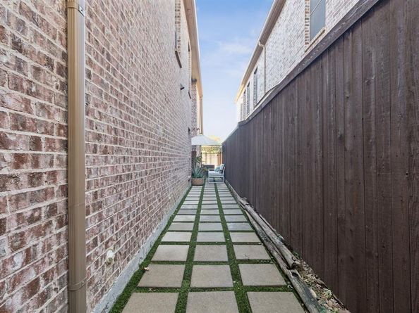 2005  Downing Street , Allen Texas 75013