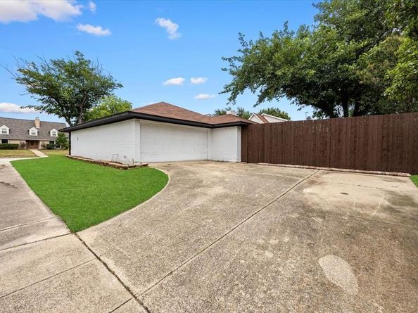2956  Las Campanas Drive , Farmers Branch Texas 75234