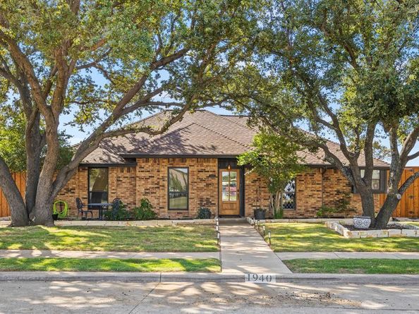 1940  Clearwater Trail , Carrollton Texas 75010