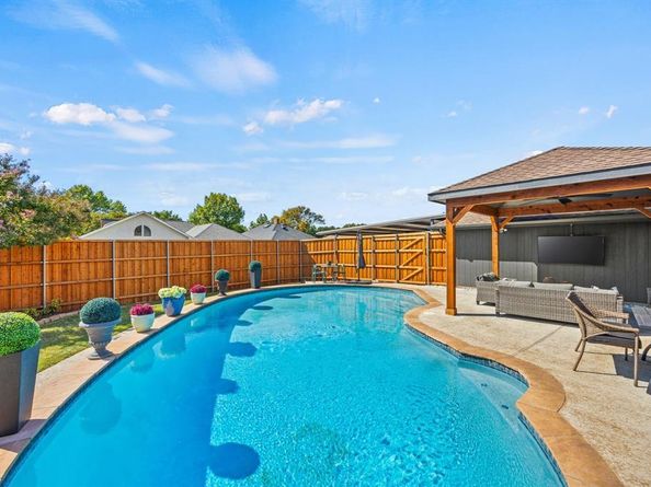 1940  Clearwater Trail , Carrollton Texas 75010