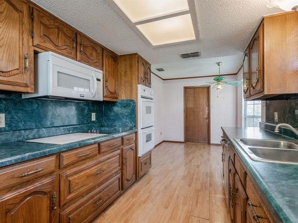 714  Briar Way , Garland Texas 75043