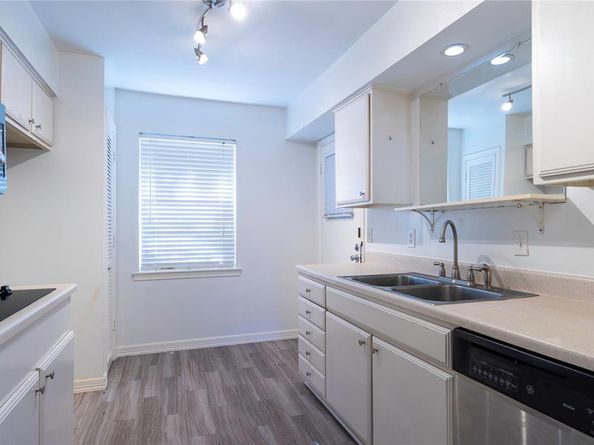 3031  Mahanna Springs Drive  D  Bldg B, Dallas Texas 75235