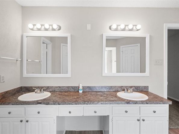 908  Highcrest Court , Arlington Texas 76017