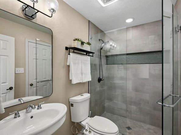 1428  McCoy Street , Dallas Texas 75204