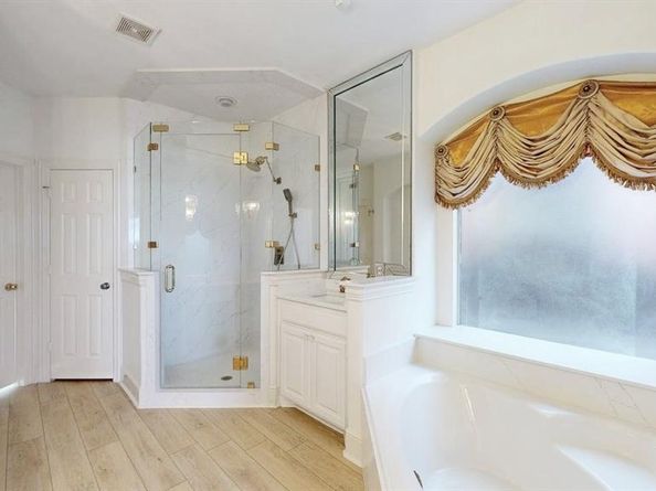 8709  Thompson Drive , Lantana Texas 76226